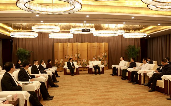 20170506074675.jpg 集團(tuán)主要領(lǐng)導(dǎo)與陜西省政府胡和平省長舉行會談 (1)_副本.jpg