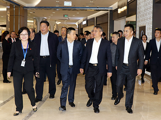 離島免稅新政重大標志性項目落成  海口、博鰲免稅店開業(yè)儀式在?？陧樌e行