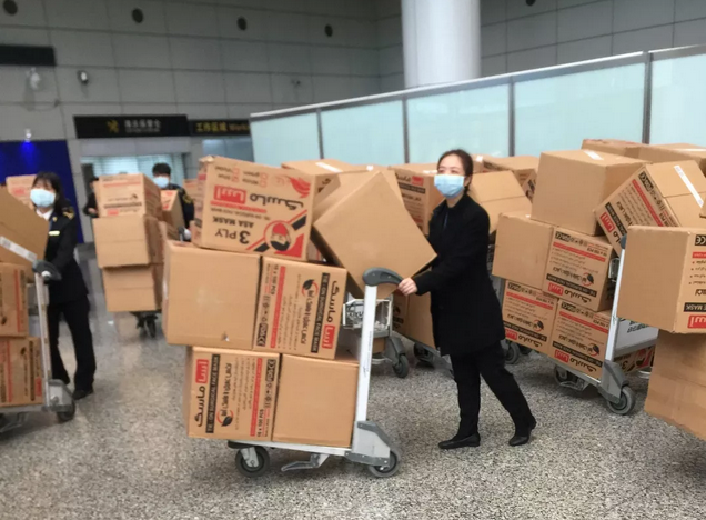 【中國(guó)免稅人在行動(dòng)·一線直擊篇】之六： 戰(zhàn)“疫”一線的陽(yáng)光衛(wèi)士，愛(ài)心傳遞暖人心