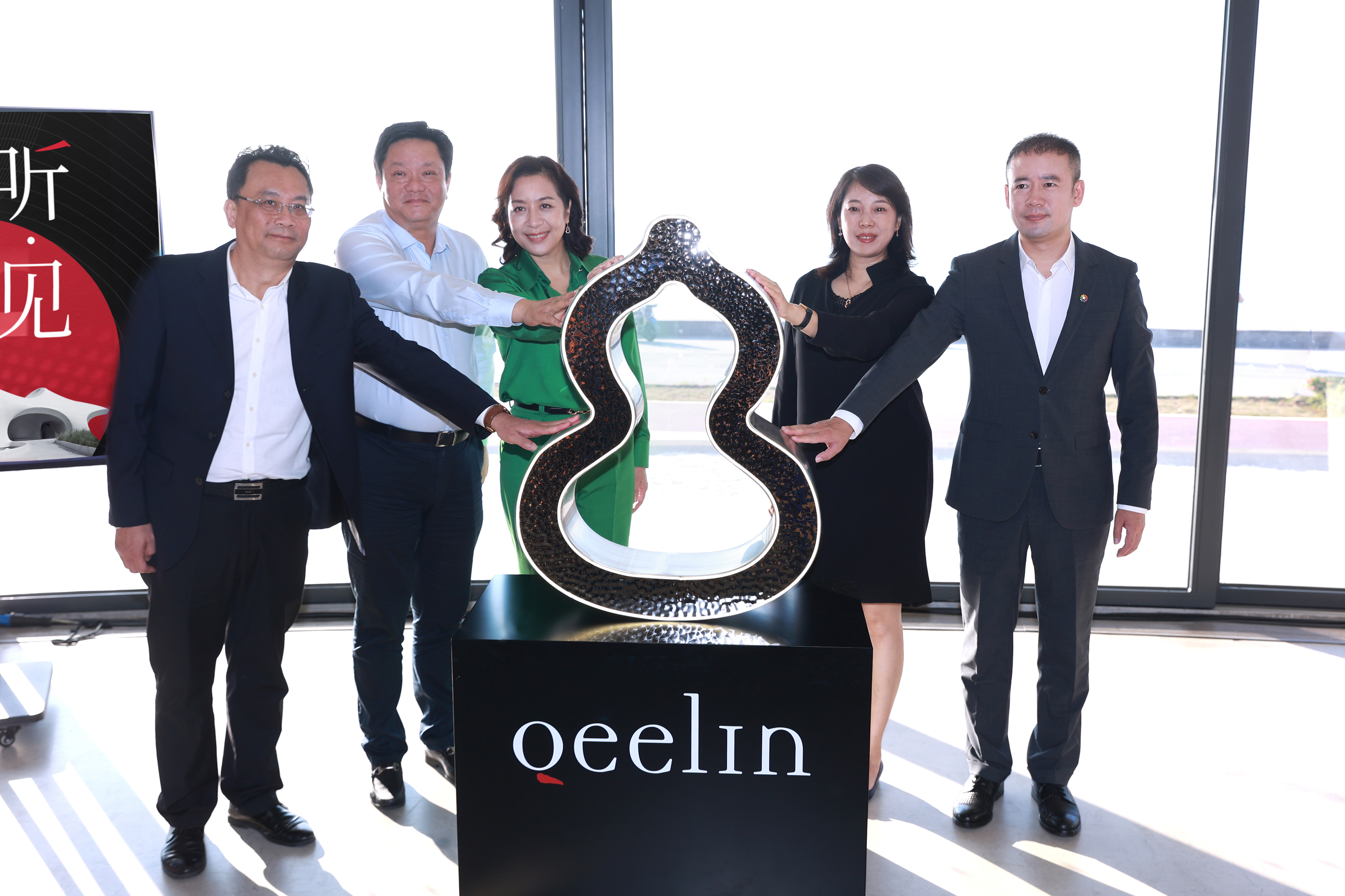 “聽·見永恒的回響” cdf×Qeelin×云洞跨界主題展在?？谠贫磮D書館啟幕